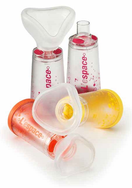 CAMERA DISTANZIATRICE PER EROGATORI SPRAY PREDOSATI L'ESPACE 220ML PER NEONATI SPAZIO MORTO 34ML CON MASCHERA VALVOLA INSPIRAZIONE 2 VALVOLE ESPIRAZIONE CODICE COLORE ARANCIO - FarmaLucia